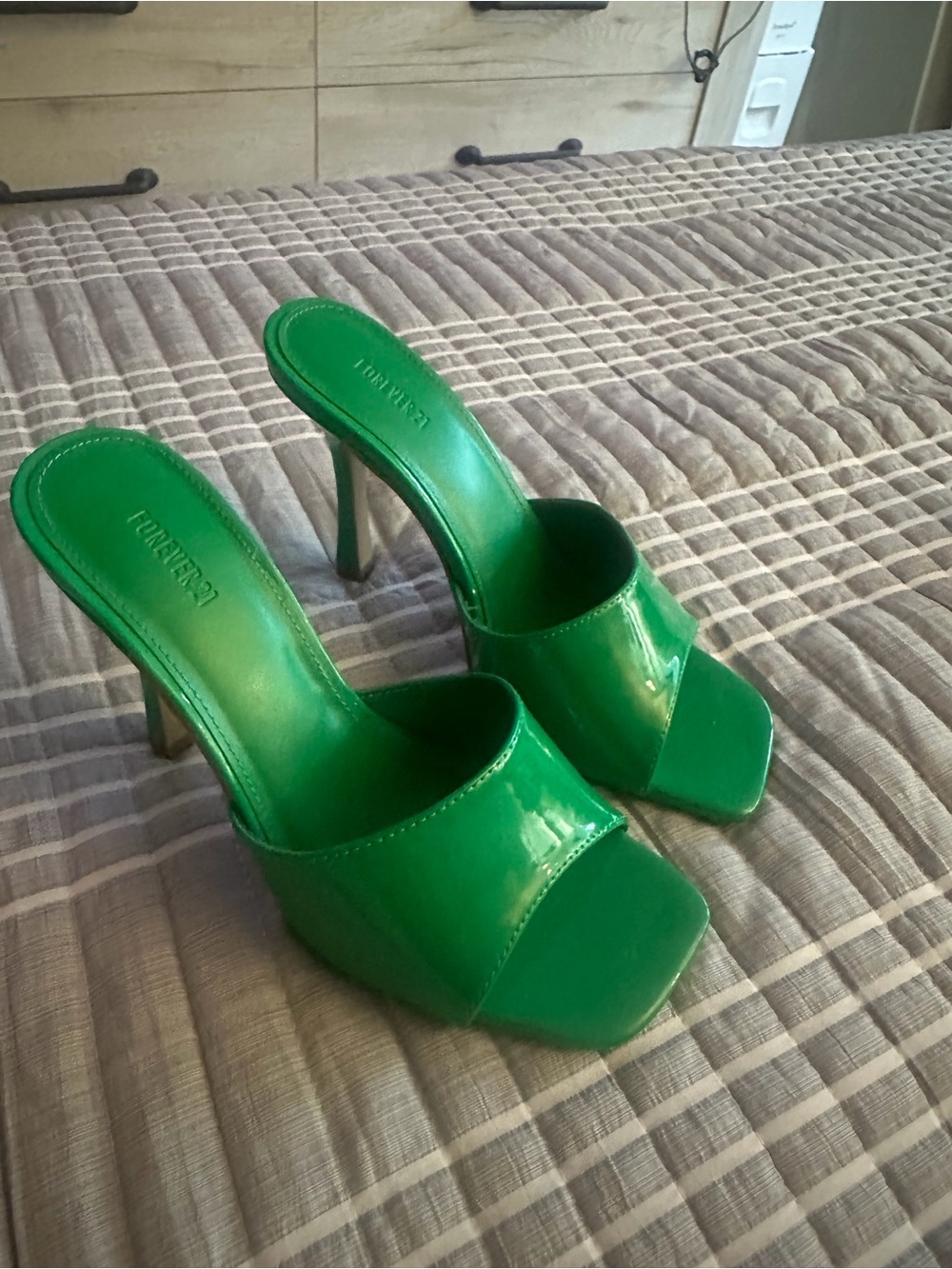 Forever 21 Shiny Green Patent Slide Heels